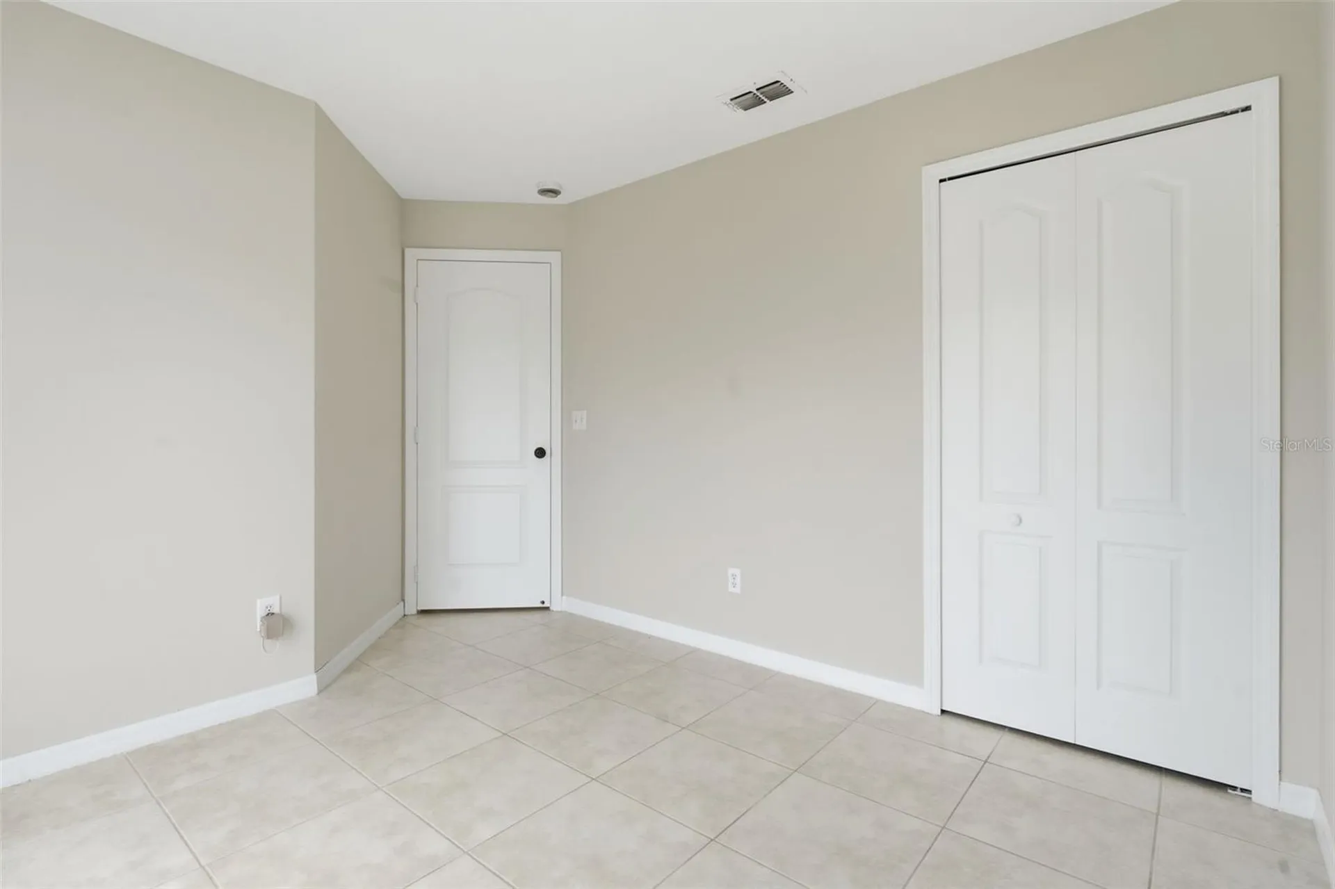 38 Vanna Court Orlando FL 32807