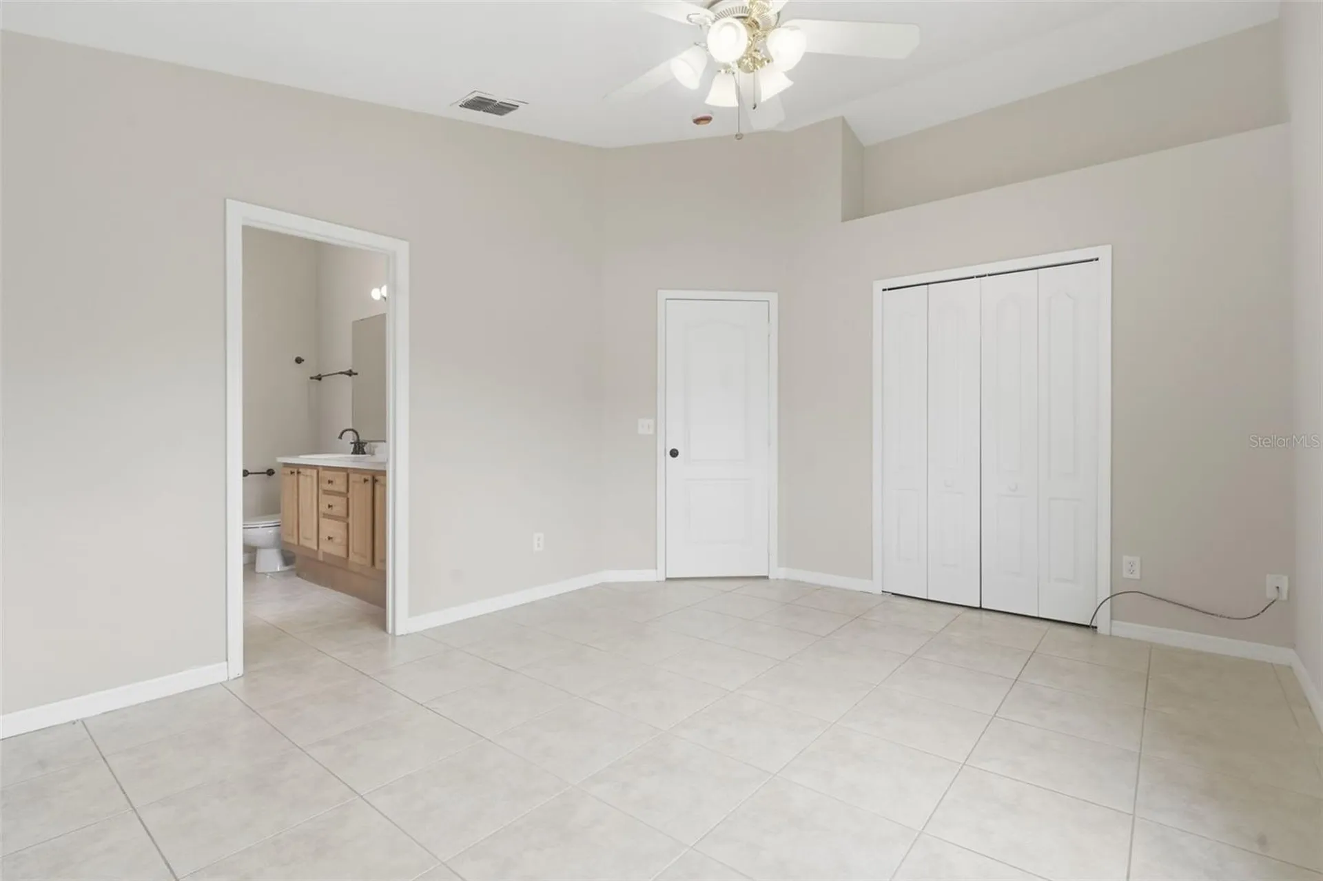 38 Vanna Court Orlando FL 32807