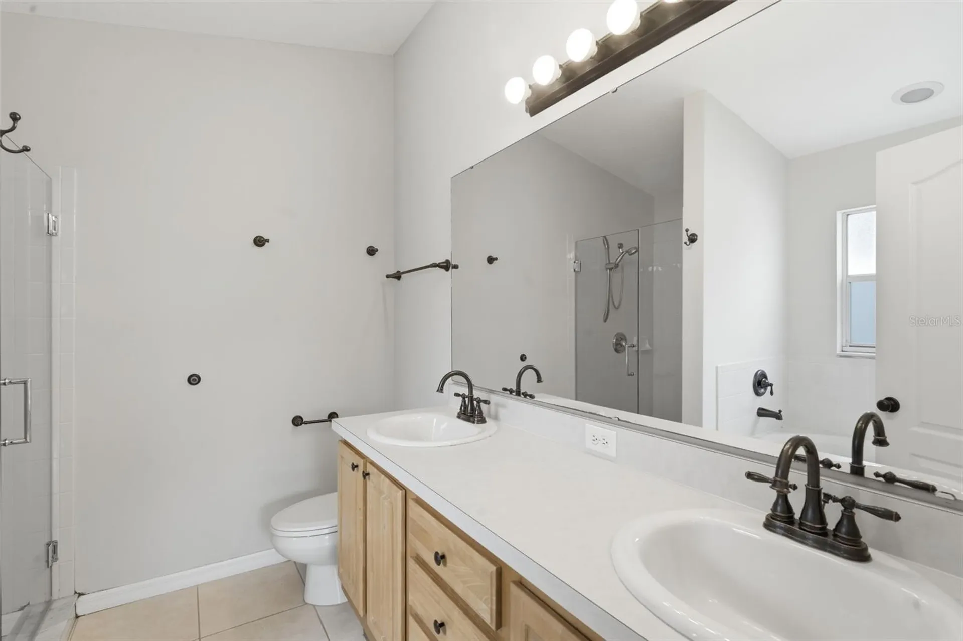 38 Vanna Court Orlando FL 32807