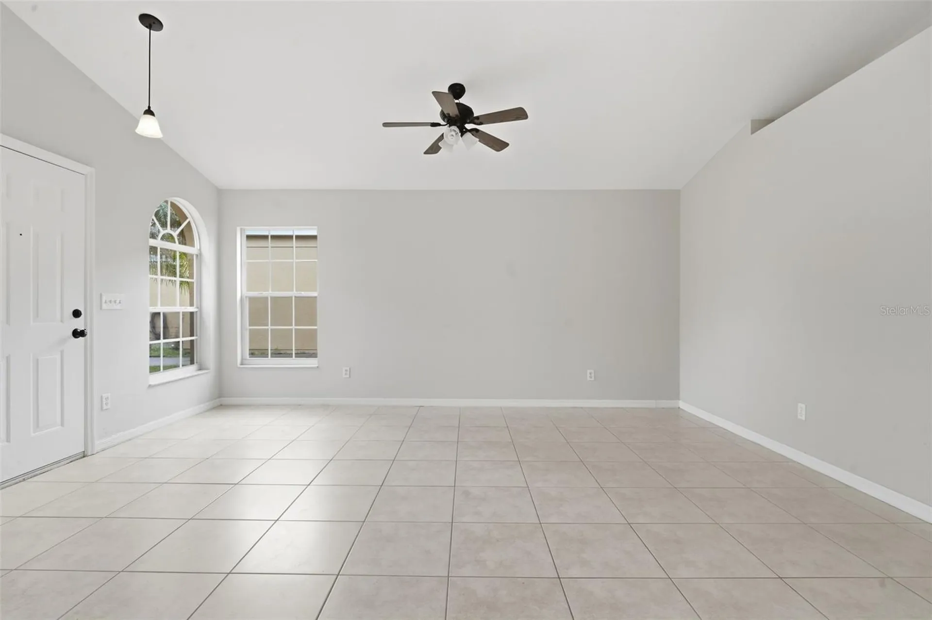 38 Vanna Court Orlando FL 32807