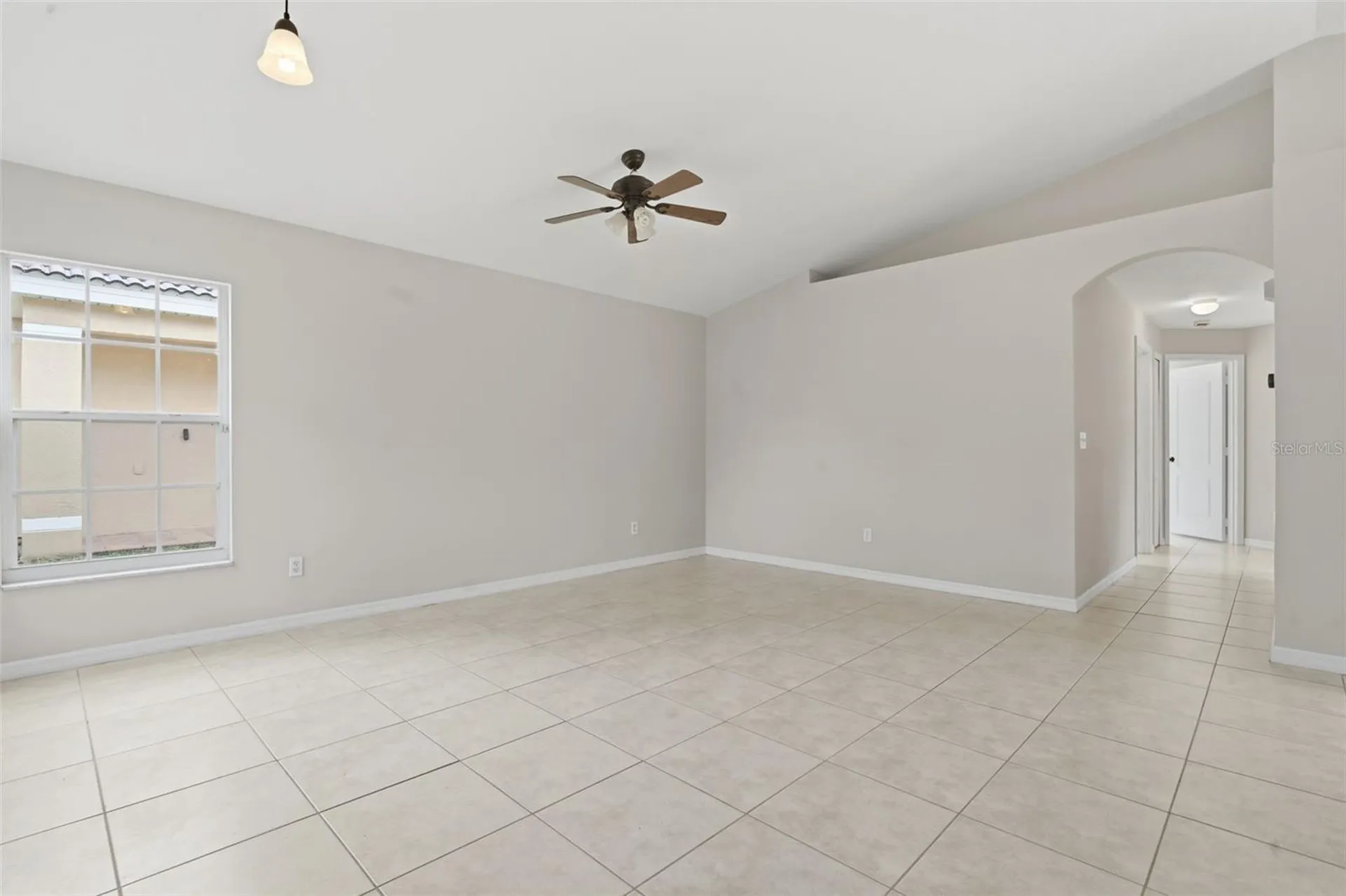 38 Vanna Court Orlando FL 32807