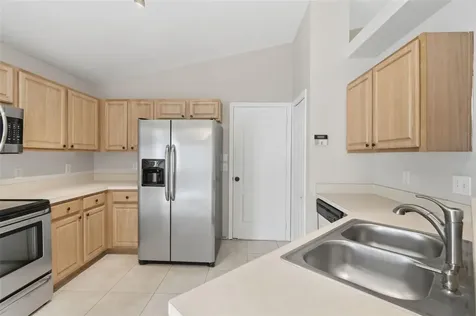 38 Vanna Court Orlando FL 32807