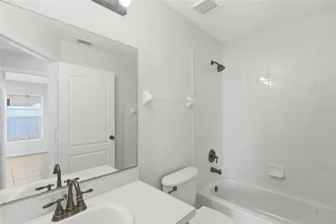 38 Vanna Court Orlando FL 32807