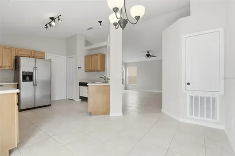 38 Vanna Court Orlando FL 32807