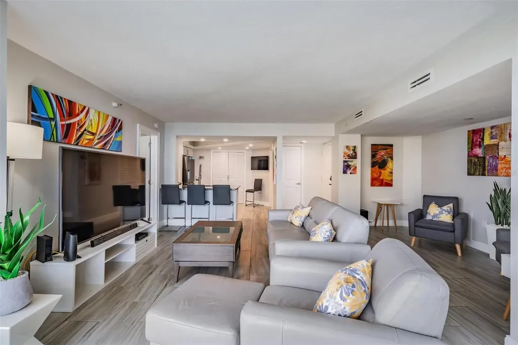 690 Island Way Clearwater FL 33767