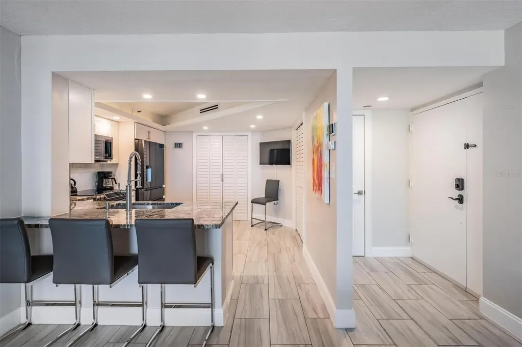 690 Island Way Clearwater FL 33767