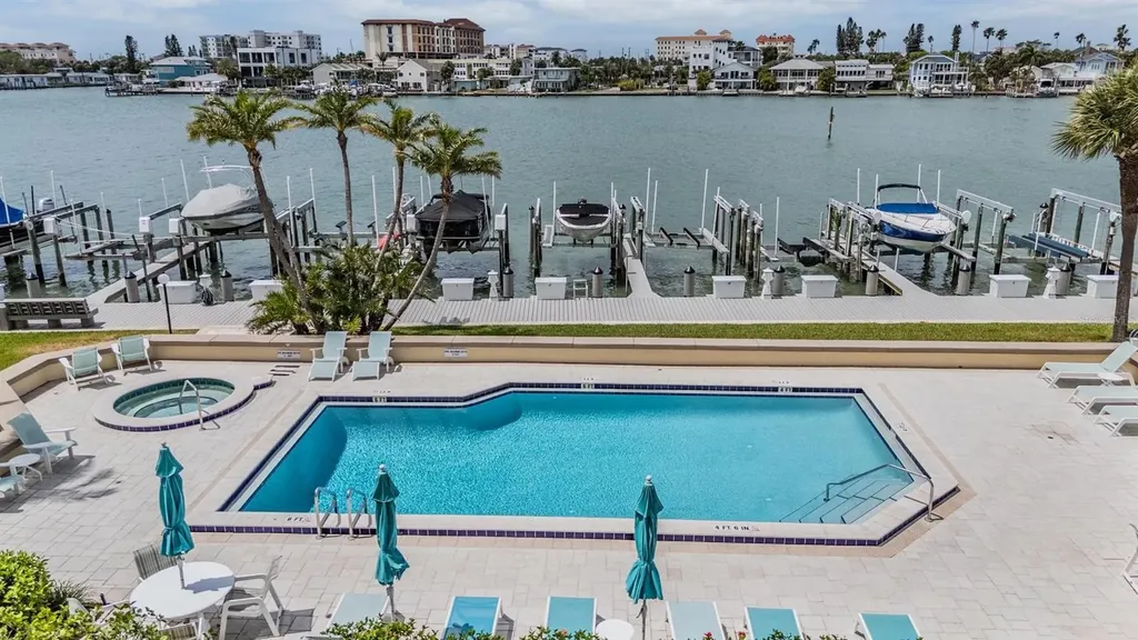 690 Island Way Clearwater FL 33767