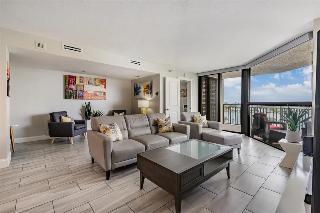 690 Island Way Clearwater FL 33767