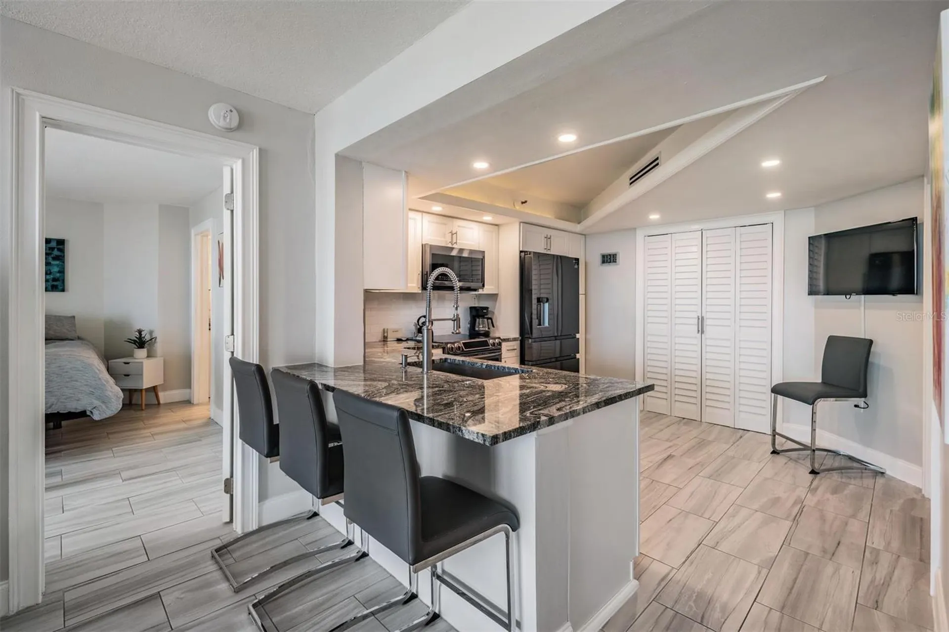 690 Island Way Clearwater FL 33767