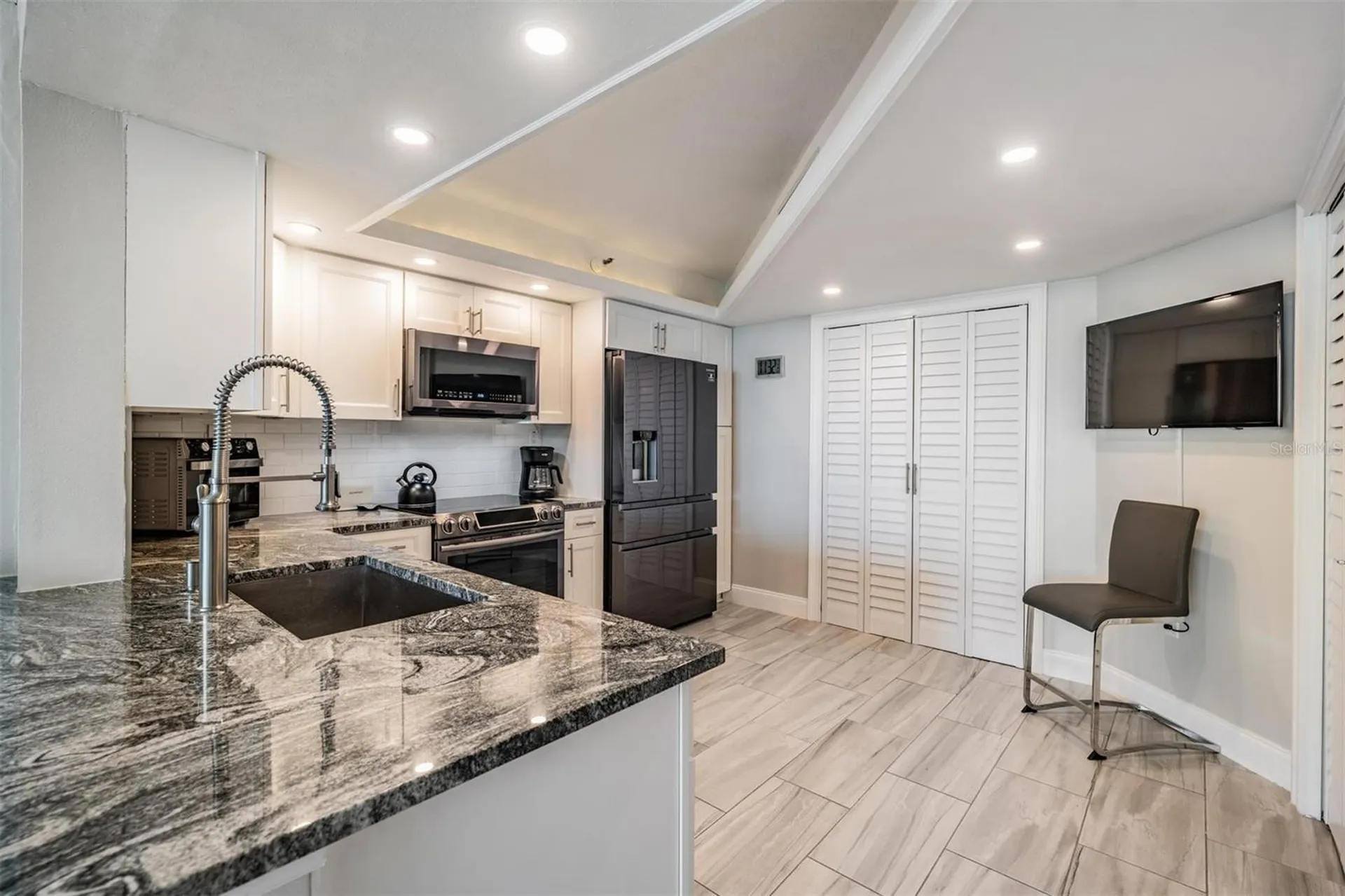 690 Island Way Clearwater FL 33767