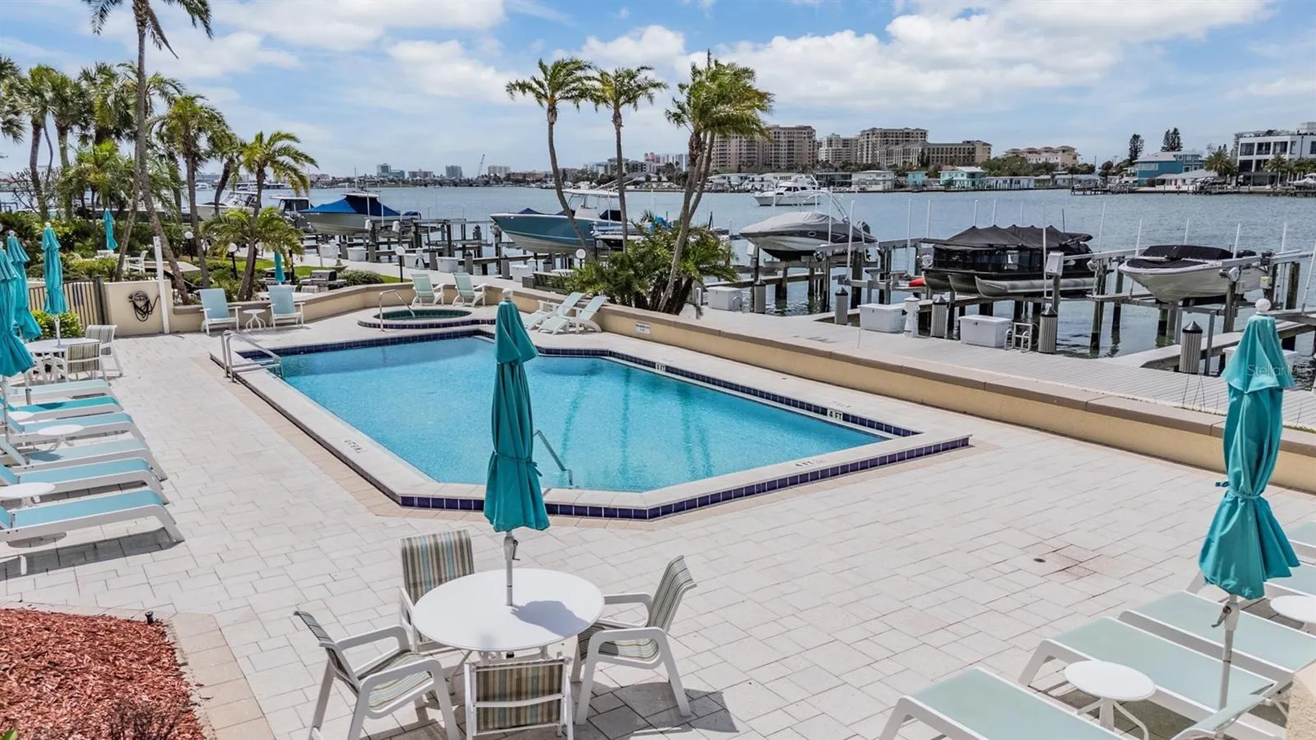 690 Island Way Clearwater FL 33767