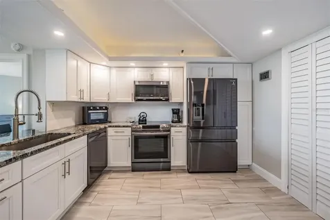 690 Island Way Clearwater FL 33767