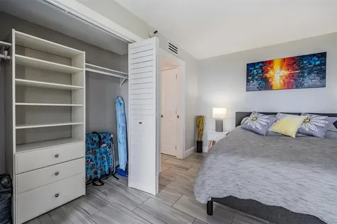 690 Island Way Clearwater FL 33767