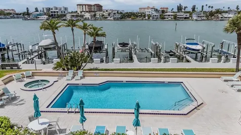 690 Island Way Clearwater FL 33767