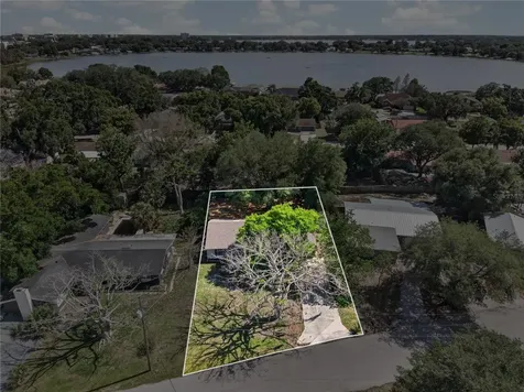 1334 Stately Oaks Drive NW Winter Haven FL 33881