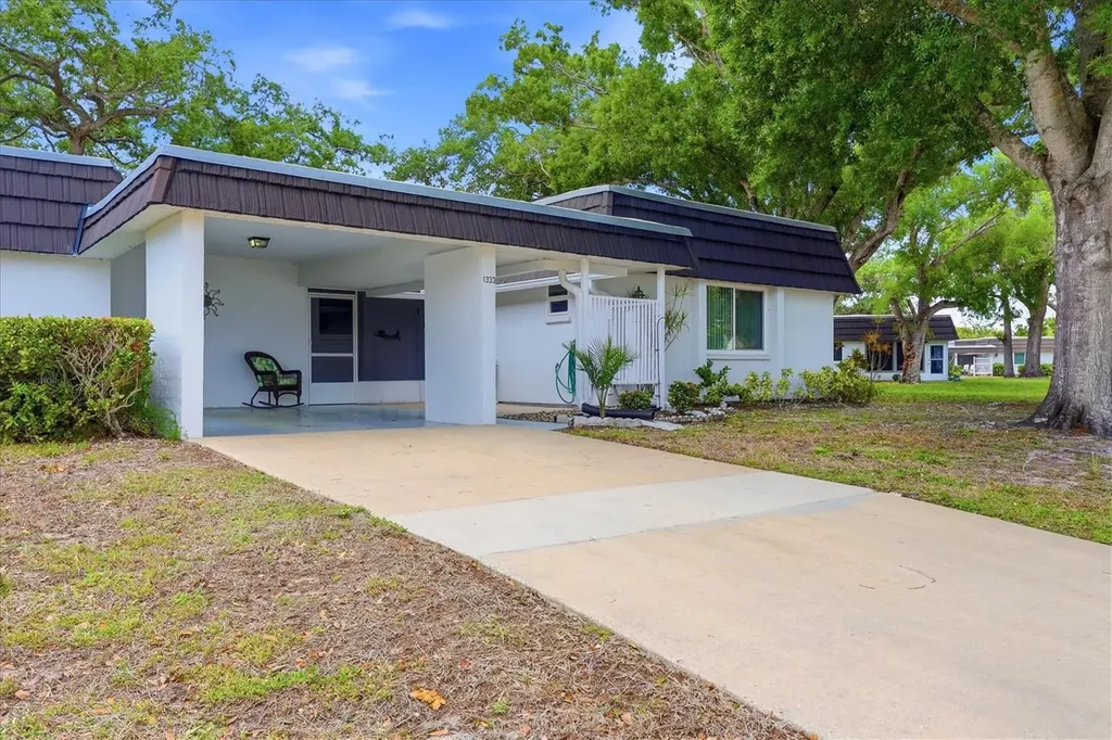 1333 Glen Oaks Drive E Sarasota FL 34232