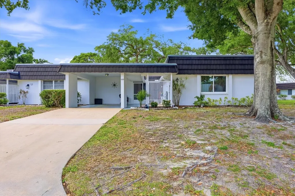 1333 Glen Oaks Drive E Sarasota FL 34232