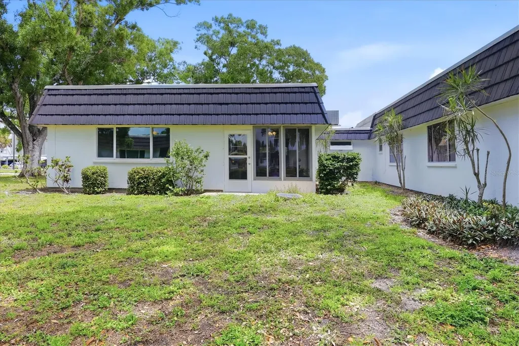 1333 Glen Oaks Drive E Sarasota FL 34232