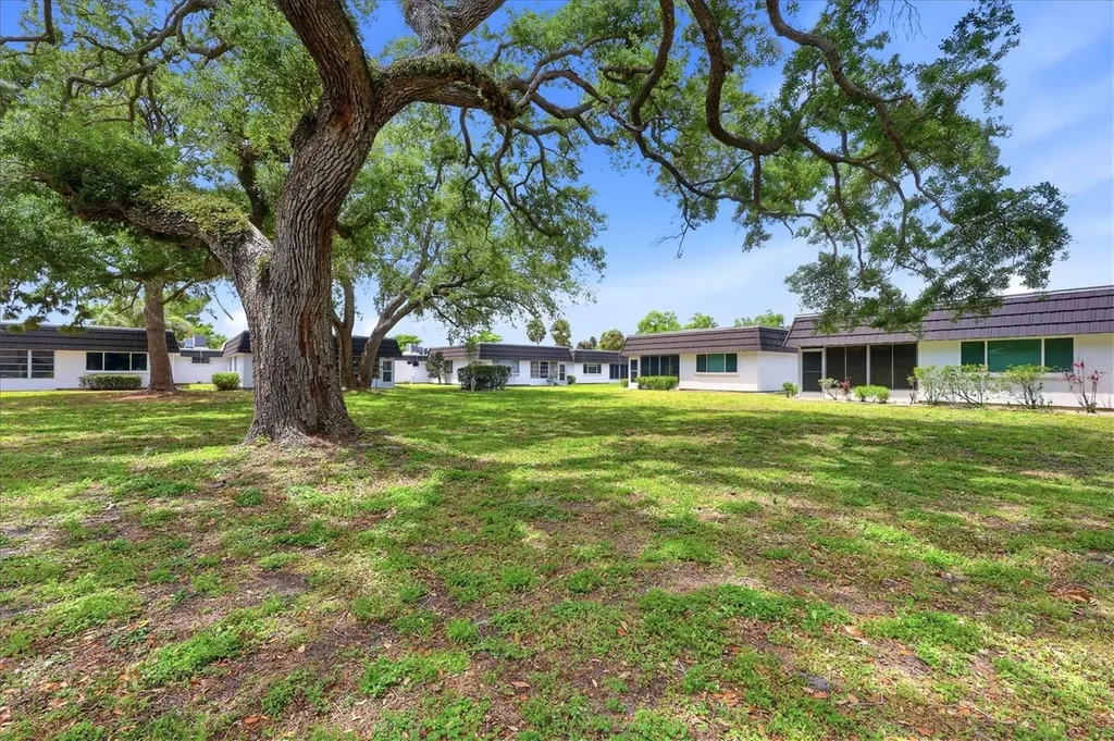 1333 Glen Oaks Drive E Sarasota FL 34232