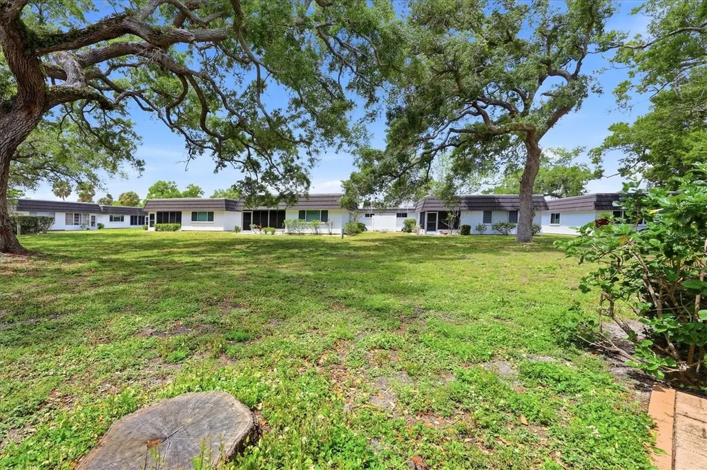 1333 Glen Oaks Drive E Sarasota FL 34232