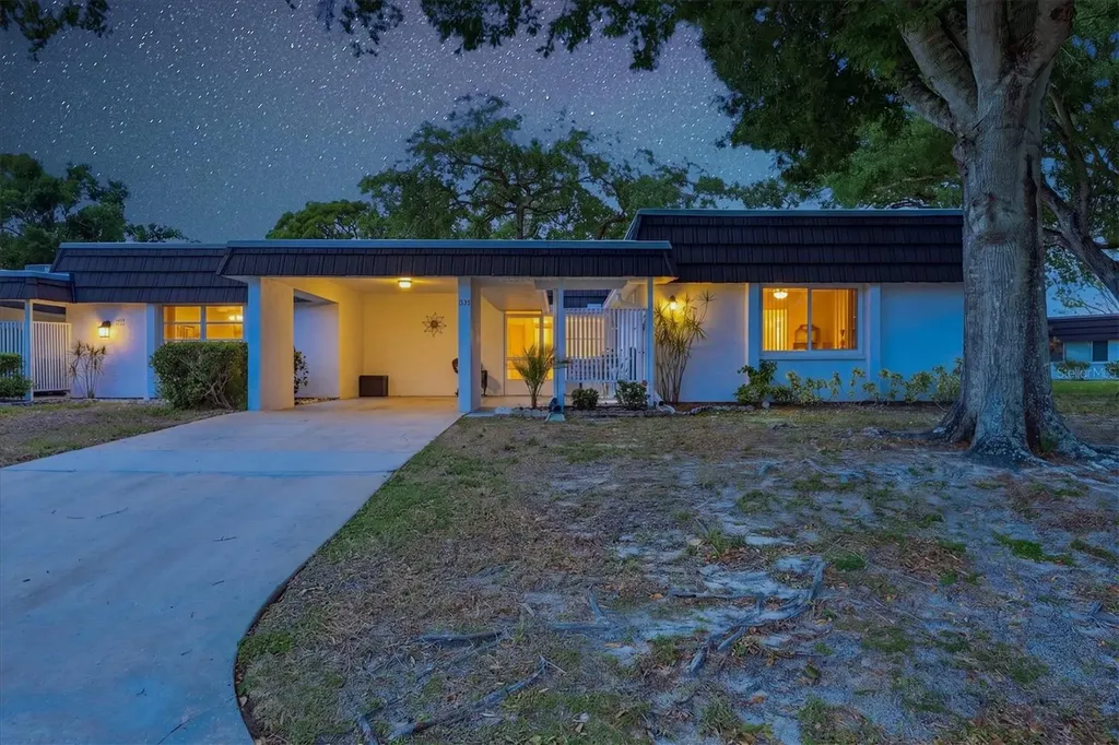 1333 Glen Oaks Drive E Sarasota FL 34232