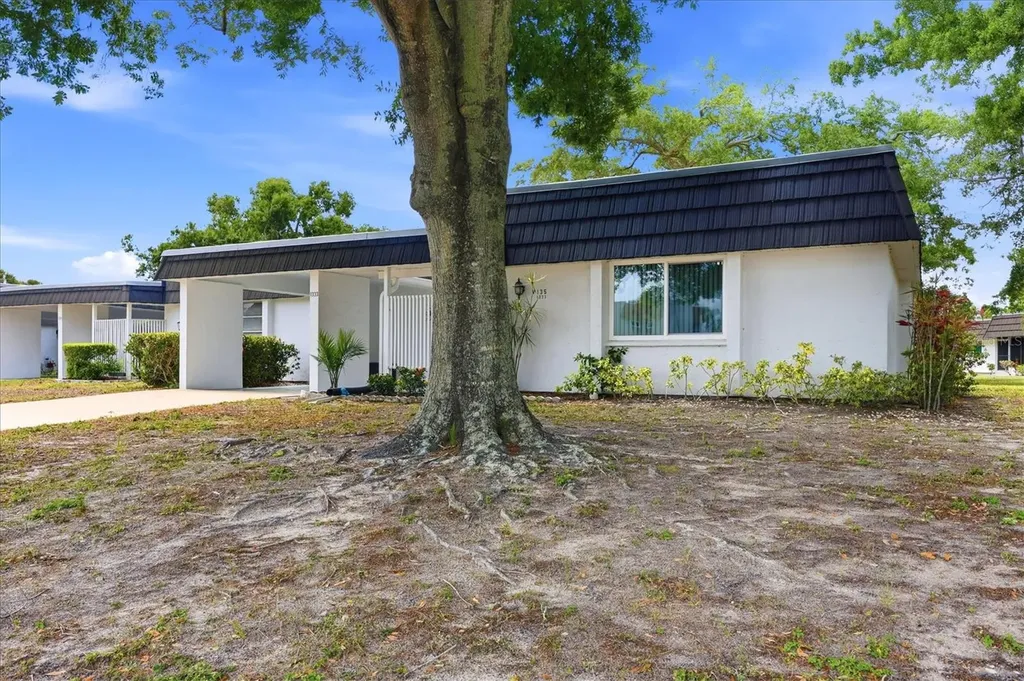 1333 Glen Oaks Drive E Sarasota FL 34232