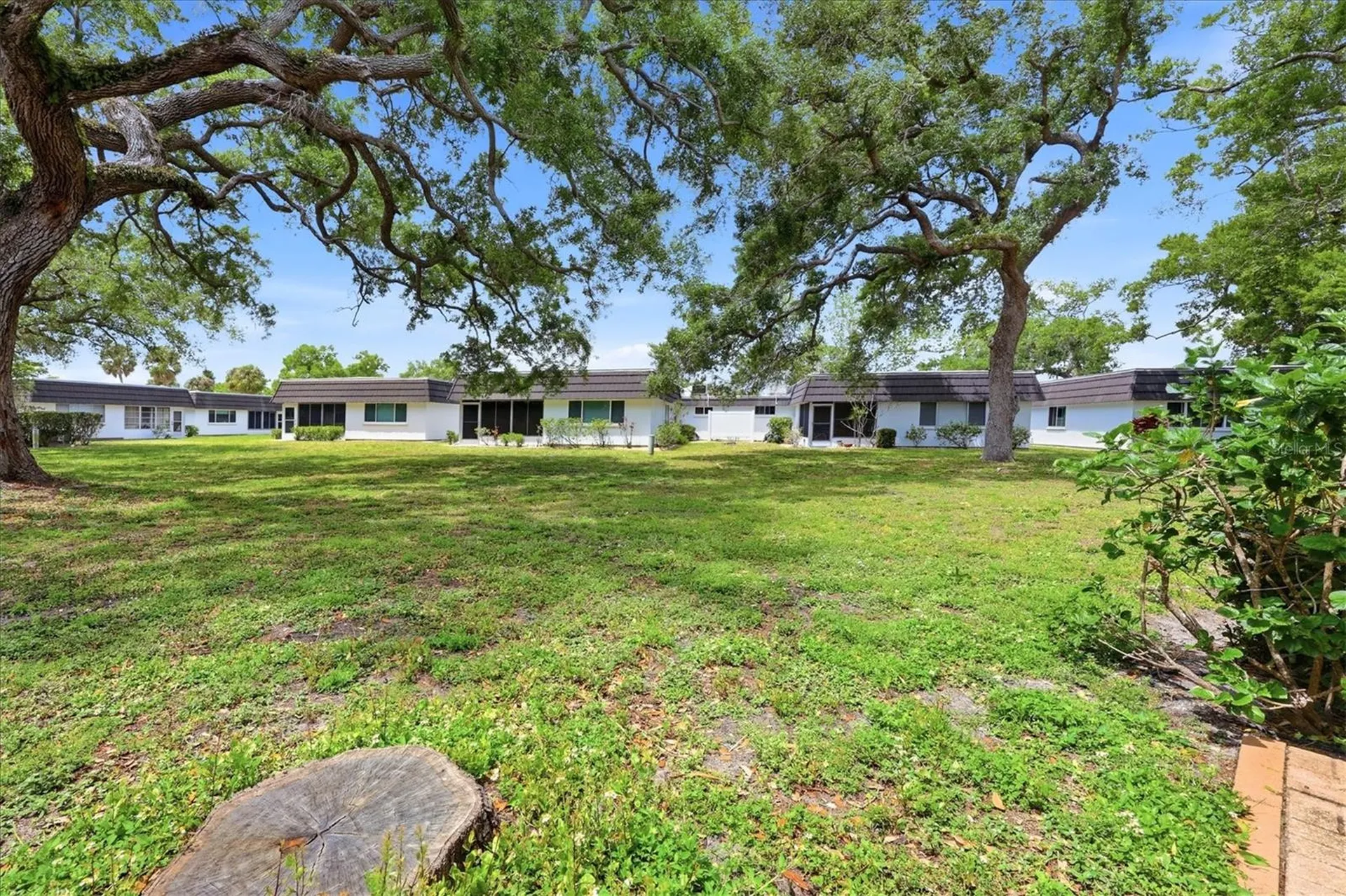 1333 Glen Oaks Drive E Sarasota FL 34232