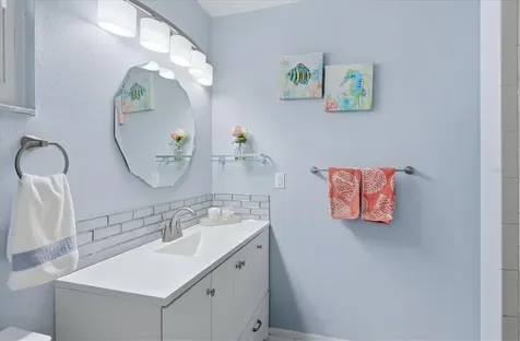 1333 Glen Oaks Drive E Sarasota FL 34232