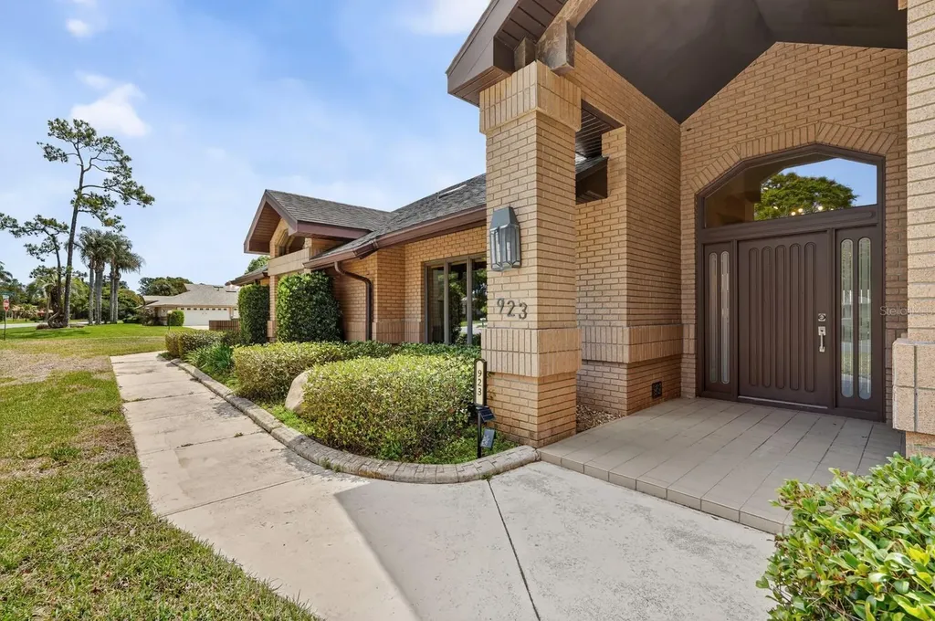 923 Club House Boulevard New Smyrna Beach FL 32168