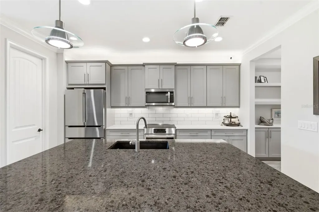 1004 Mango Court Oldsmar FL 34677