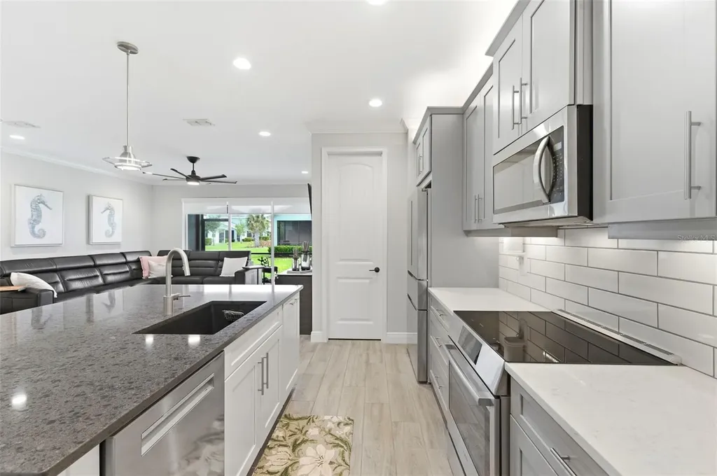 1004 Mango Court Oldsmar FL 34677