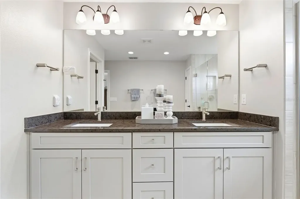 1004 Mango Court Oldsmar FL 34677