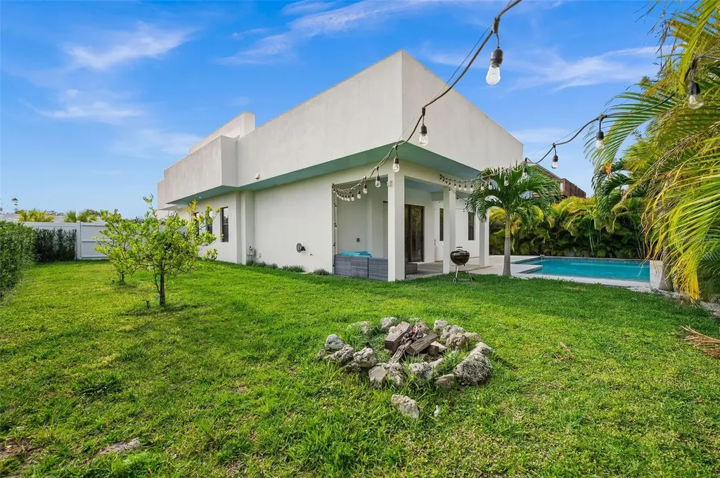 5351 Moeller Avenue Sarasota FL 34233