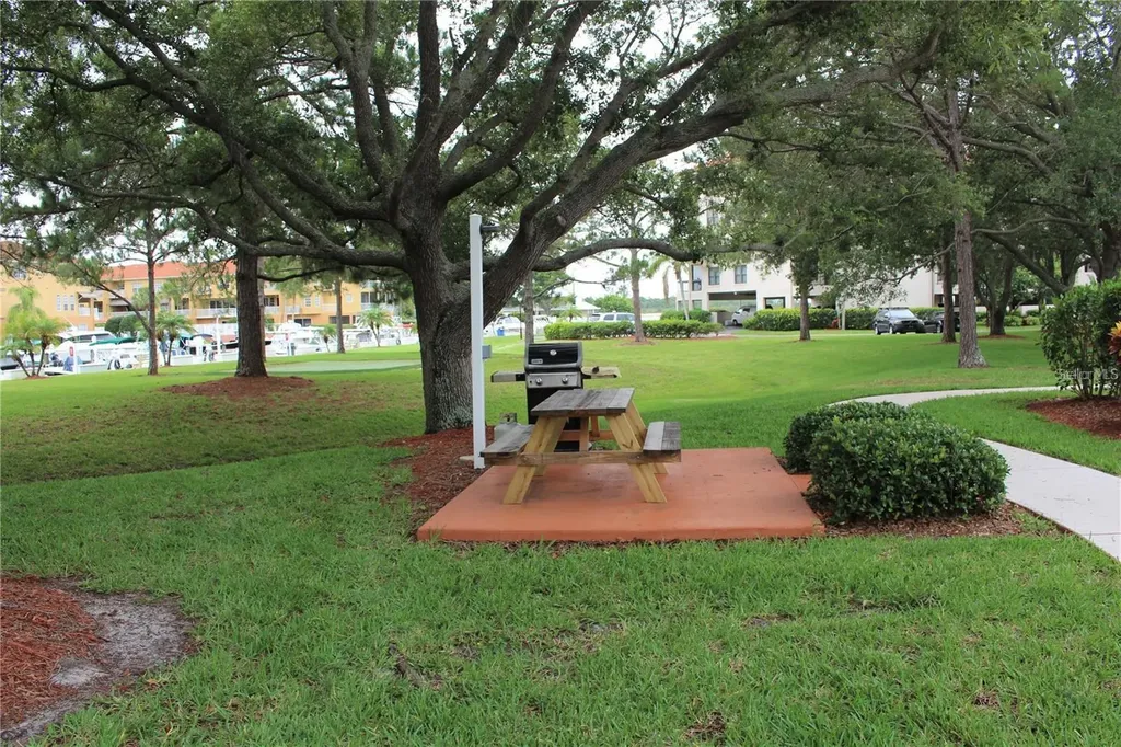 1806 Mariner Drive Tarpon Springs FL 34689