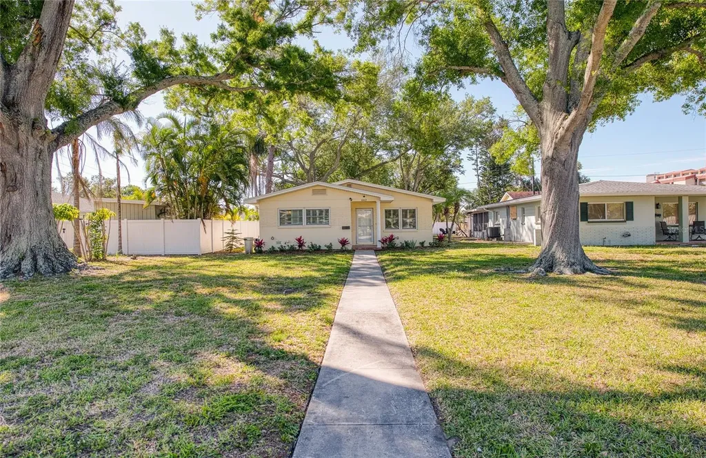 662 Villagrande Avenue S St Petersburg FL 33707