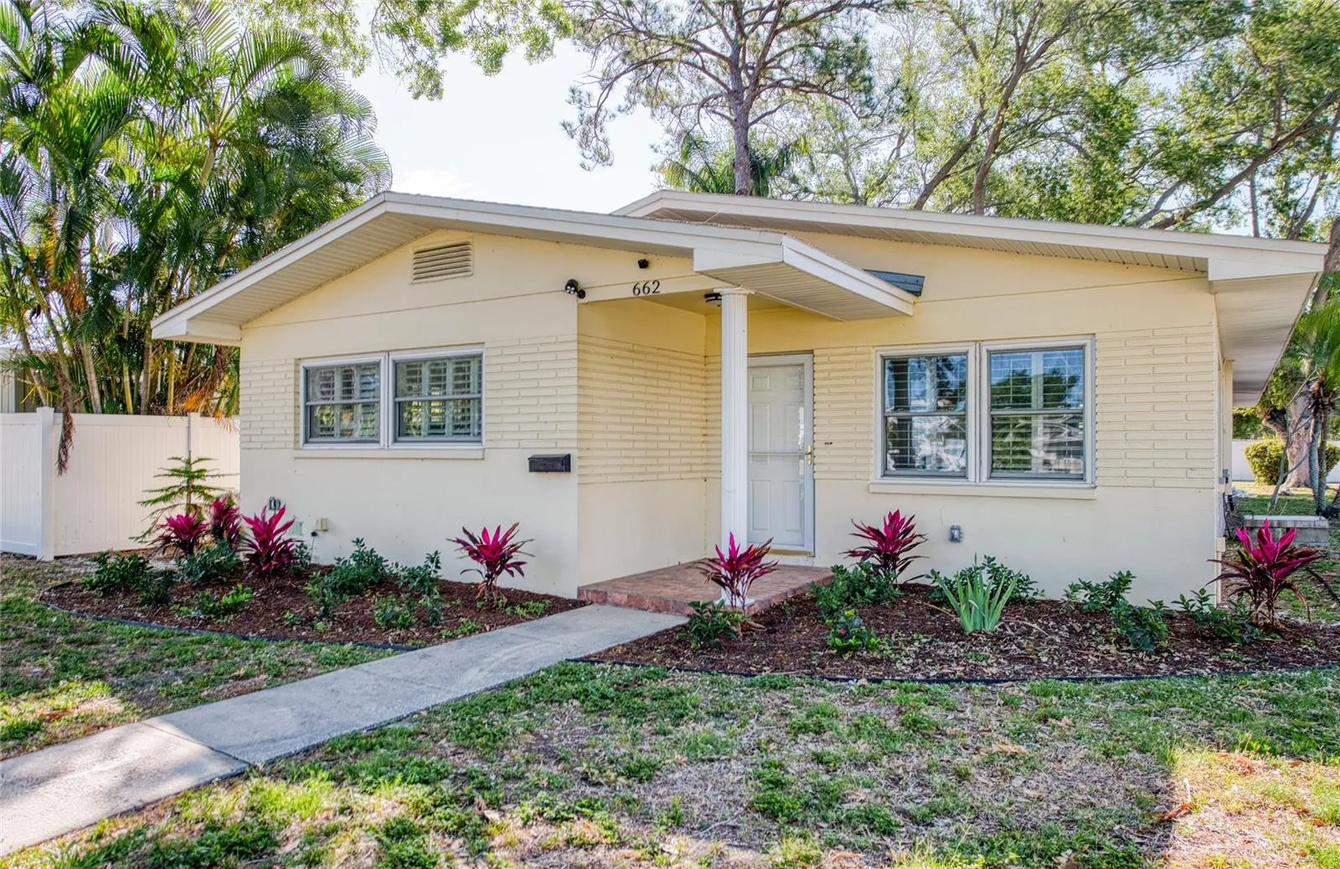 662 Villagrande Avenue S St Petersburg FL 33707