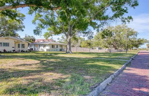 662 Villagrande Avenue S St Petersburg FL 33707