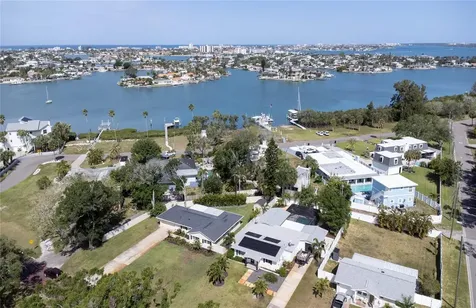662 Villagrande Avenue S St Petersburg FL 33707