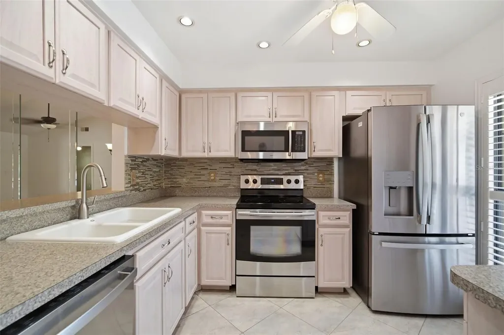 309 Knottwood Court Sun City Center FL 33573