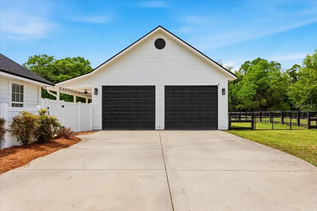 20744 NW 252nd Street High Springs FL 32643