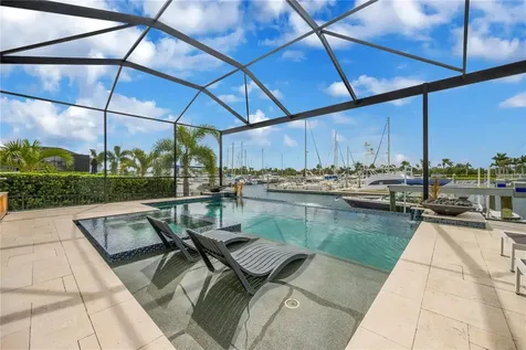 3034 Christophers Watch Lane Ruskin FL 33570