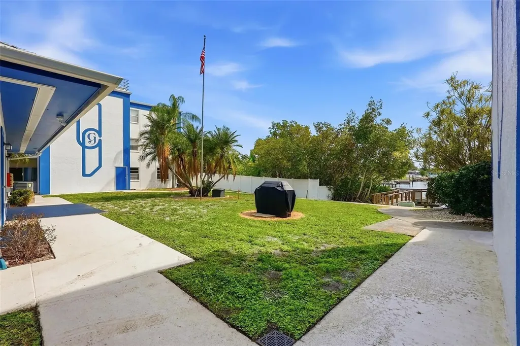 350 79th Avenue N St Petersburg FL 33702