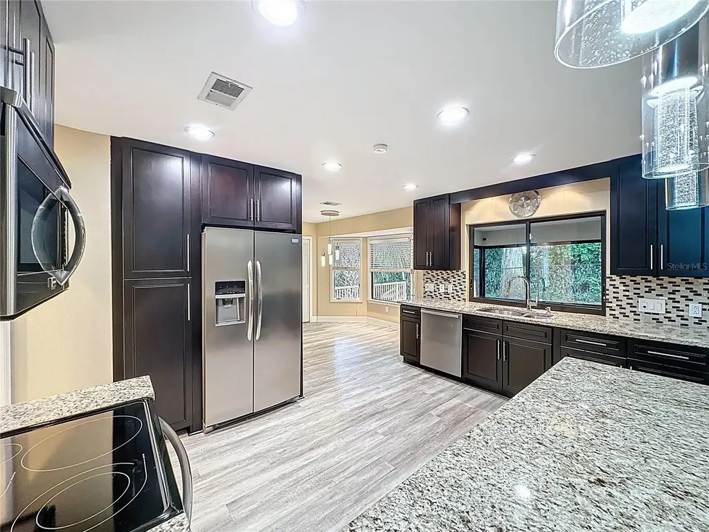 6846 Lake View Drive Yalaha FL 34797