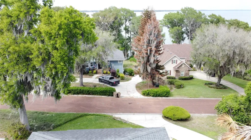 6846 Lake View Drive Yalaha FL 34797