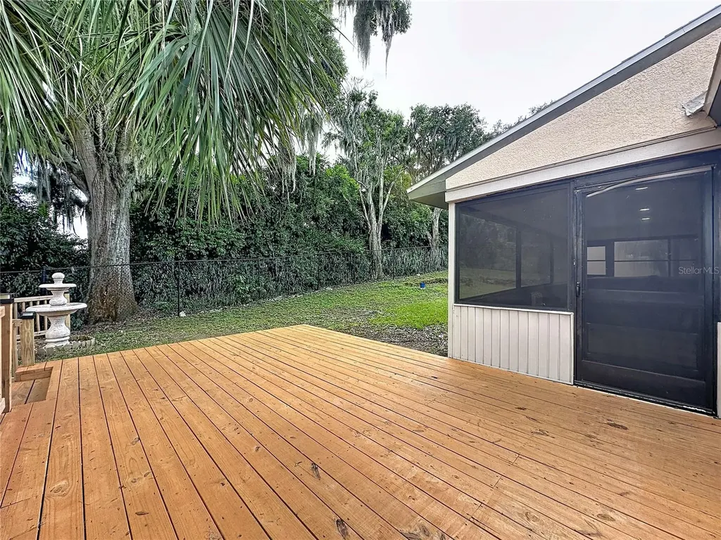 6846 Lake View Drive Yalaha FL 34797