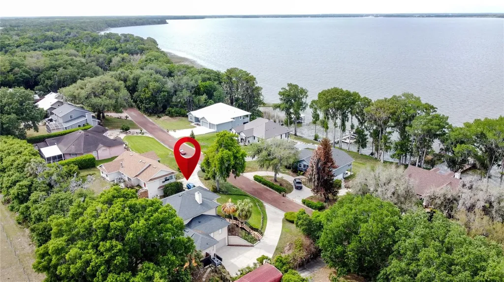 6846 Lake View Drive Yalaha FL 34797