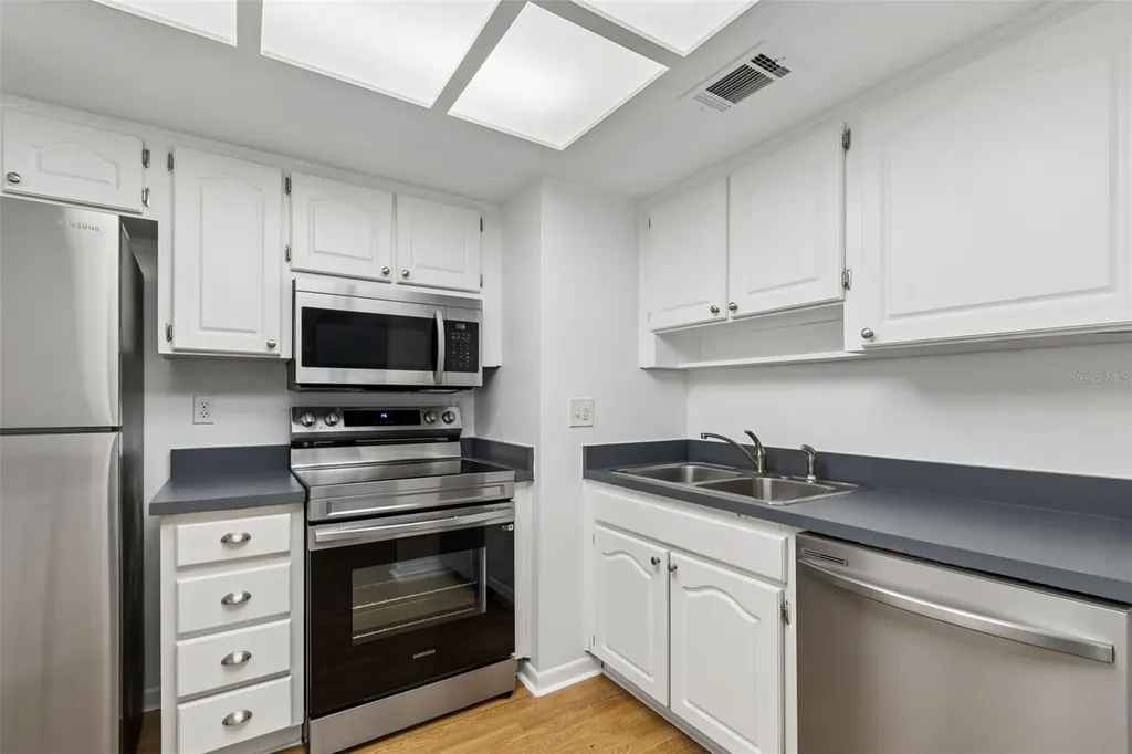 2971 Estancia Boulevard Clearwater FL 33761
