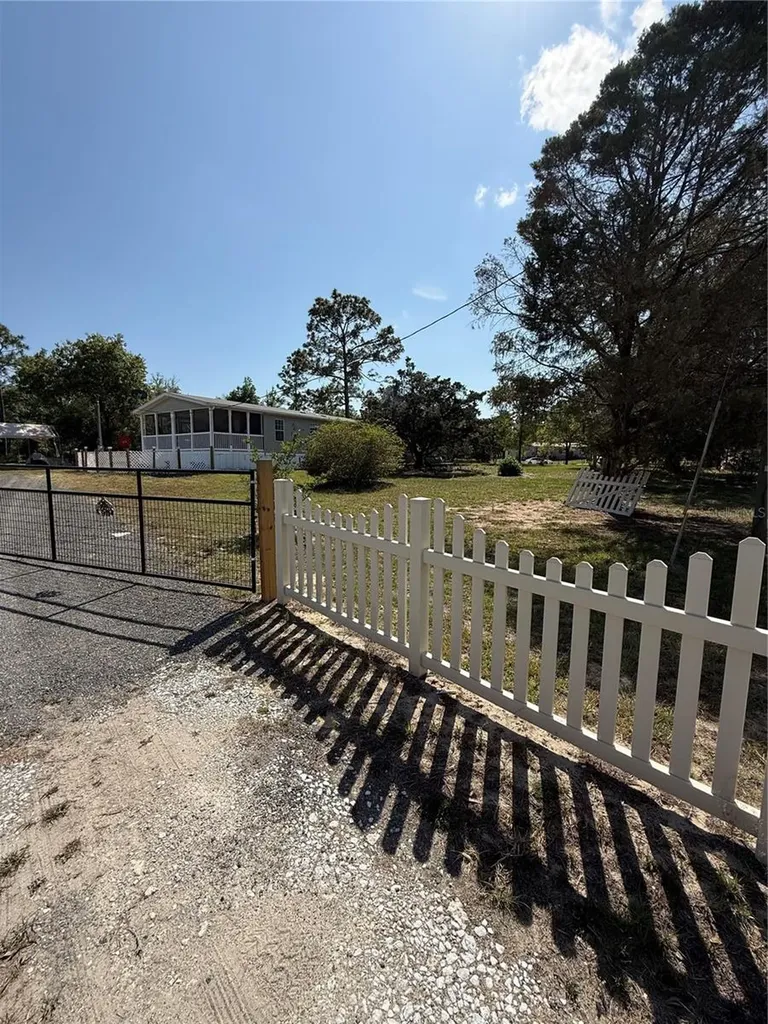 13330 SE 21st Place Morriston FL 32668
