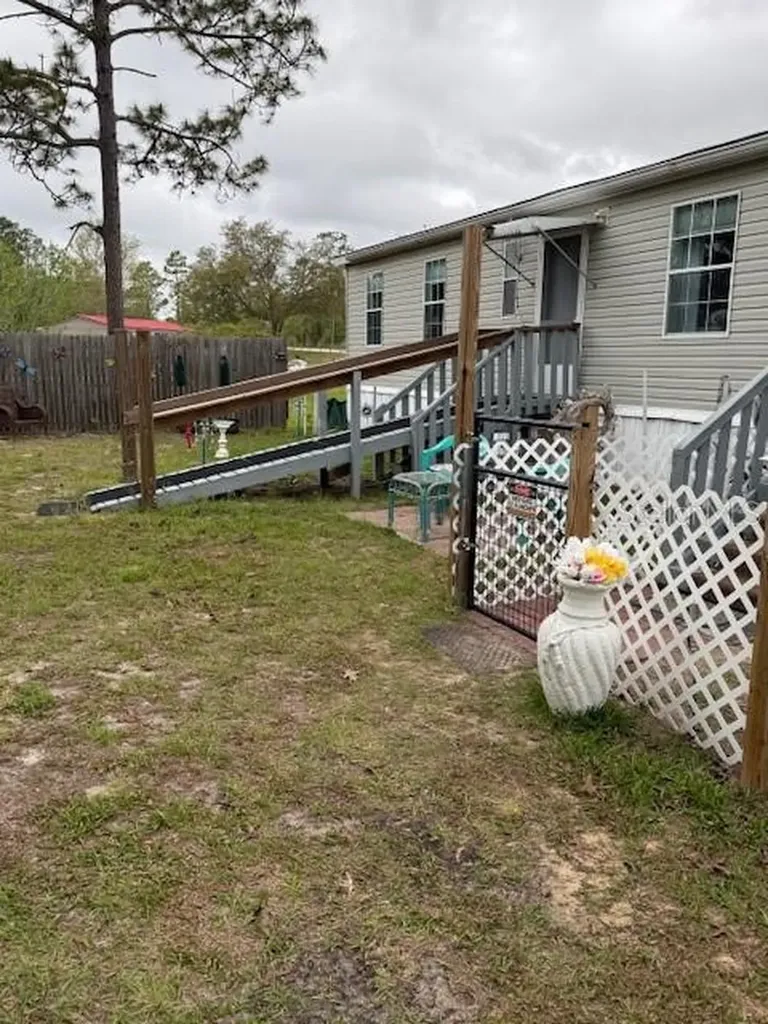 13330 SE 21st Place Morriston FL 32668