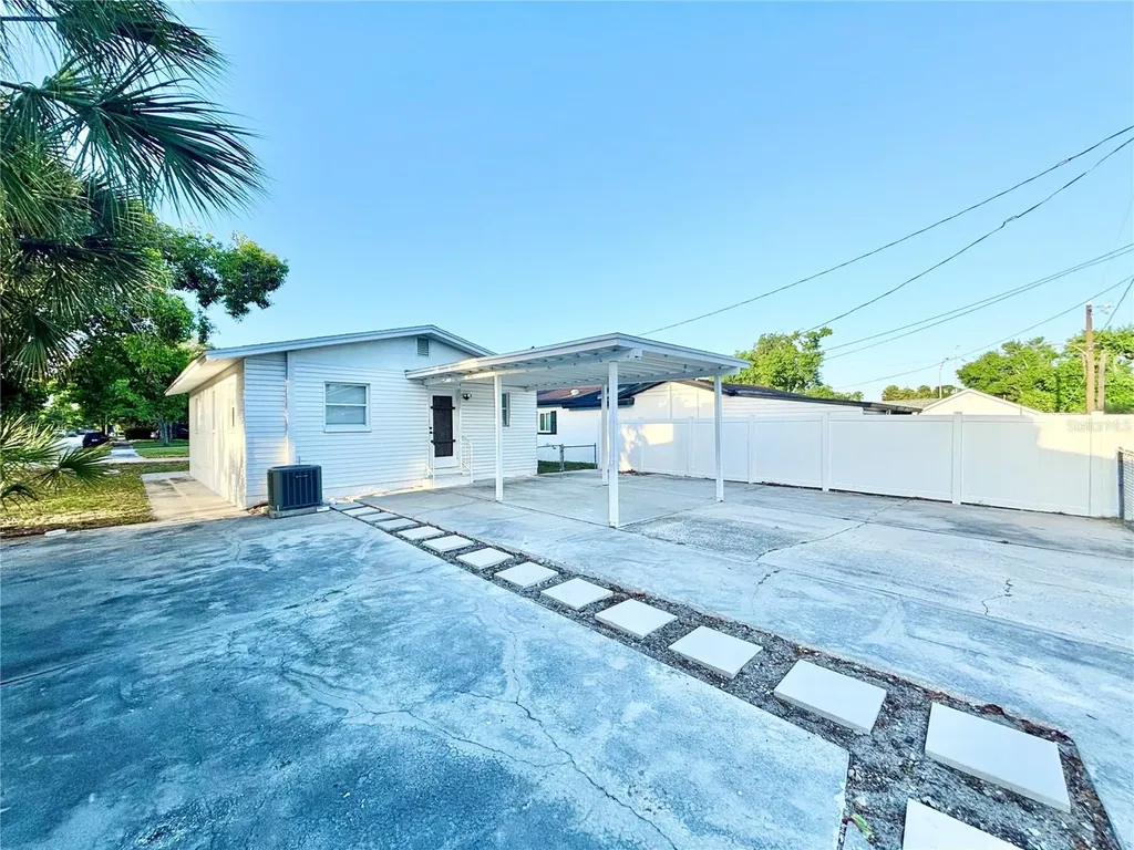2035 36th Avenue N St Petersburg FL 33713